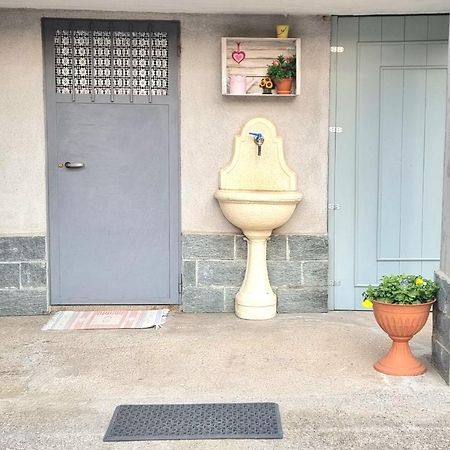 A Casa Di Clementina Lägenhet Raffa Exteriör bild